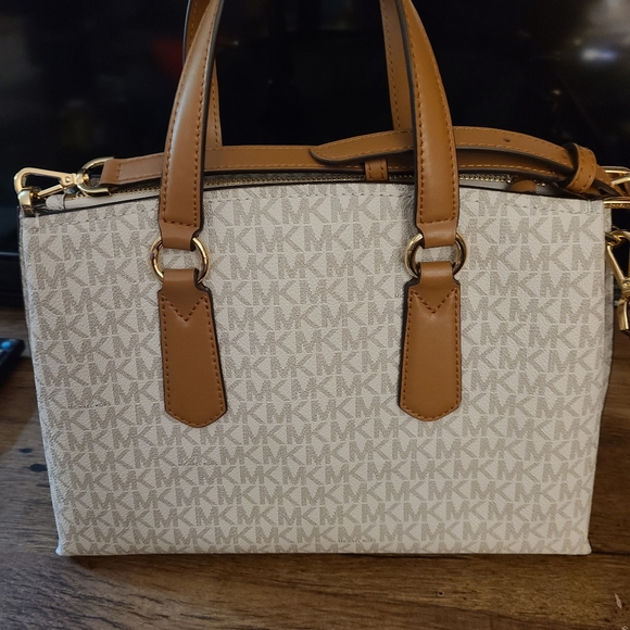 Michael Kors Bag - Picture 2 of 6